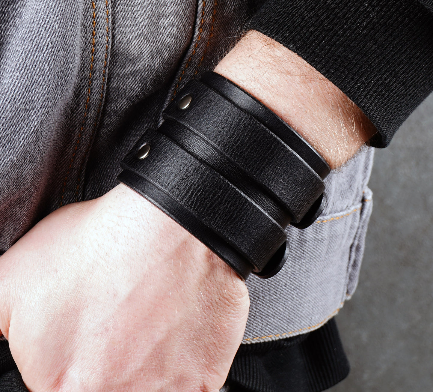 Black Leather Bracelet – Handmade Vegetable‑Tanned Wrist Accessory
