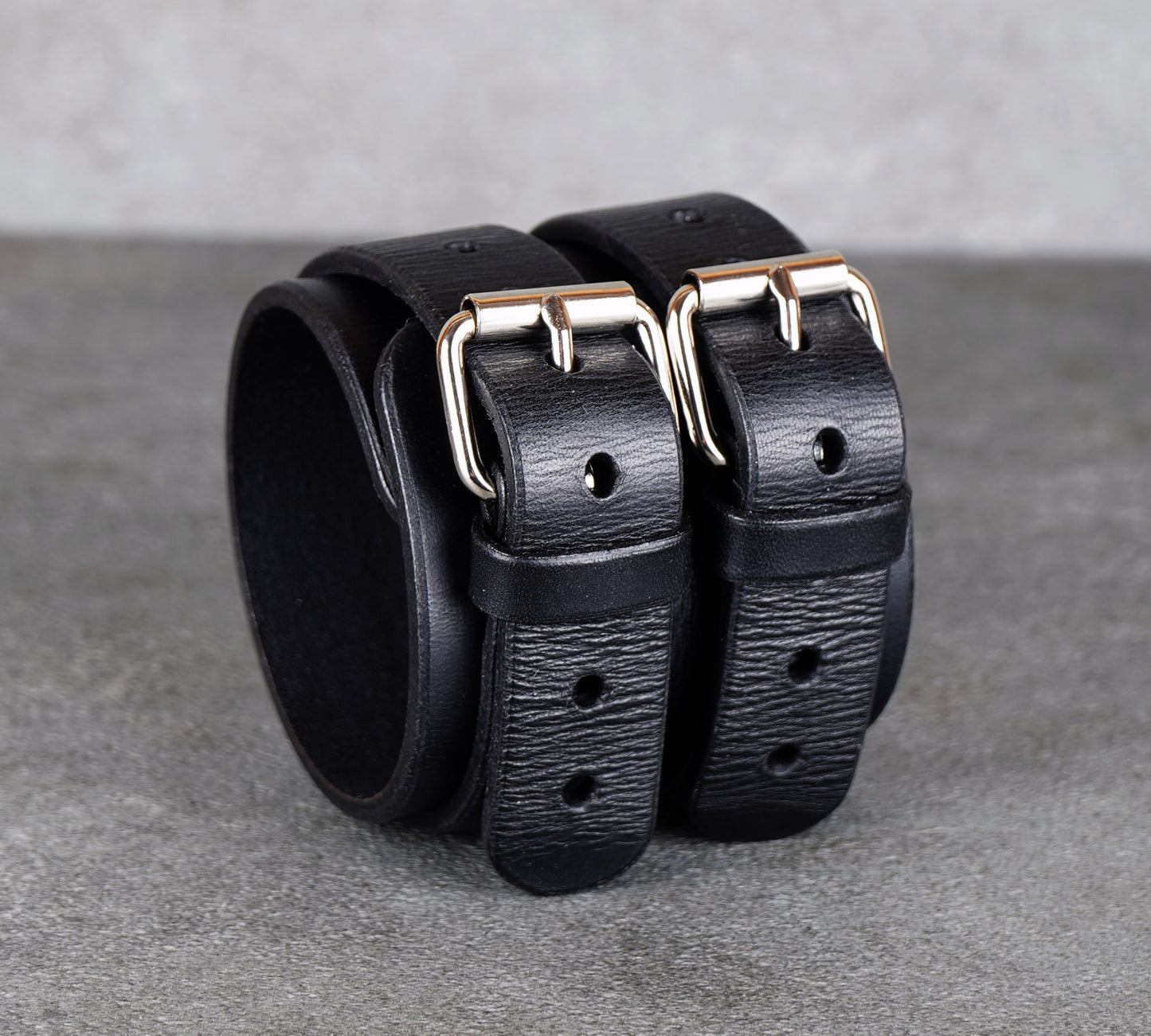 Black Leather Bracelet – Handmade Vegetable‑Tanned Wrist Accessory