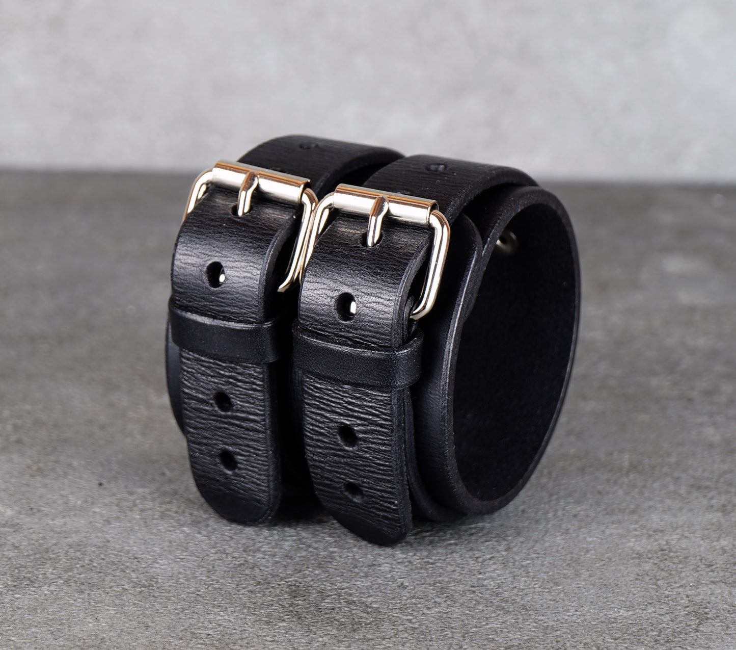 Black Leather Bracelet – Handmade Vegetable‑Tanned Wrist Accessory