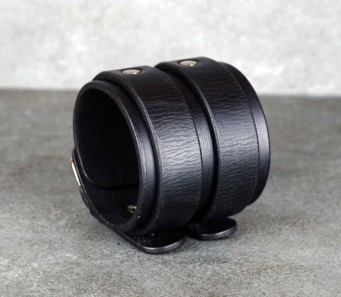 Black Leather Bracelet – Handmade Vegetable‑Tanned Wrist Accessory
