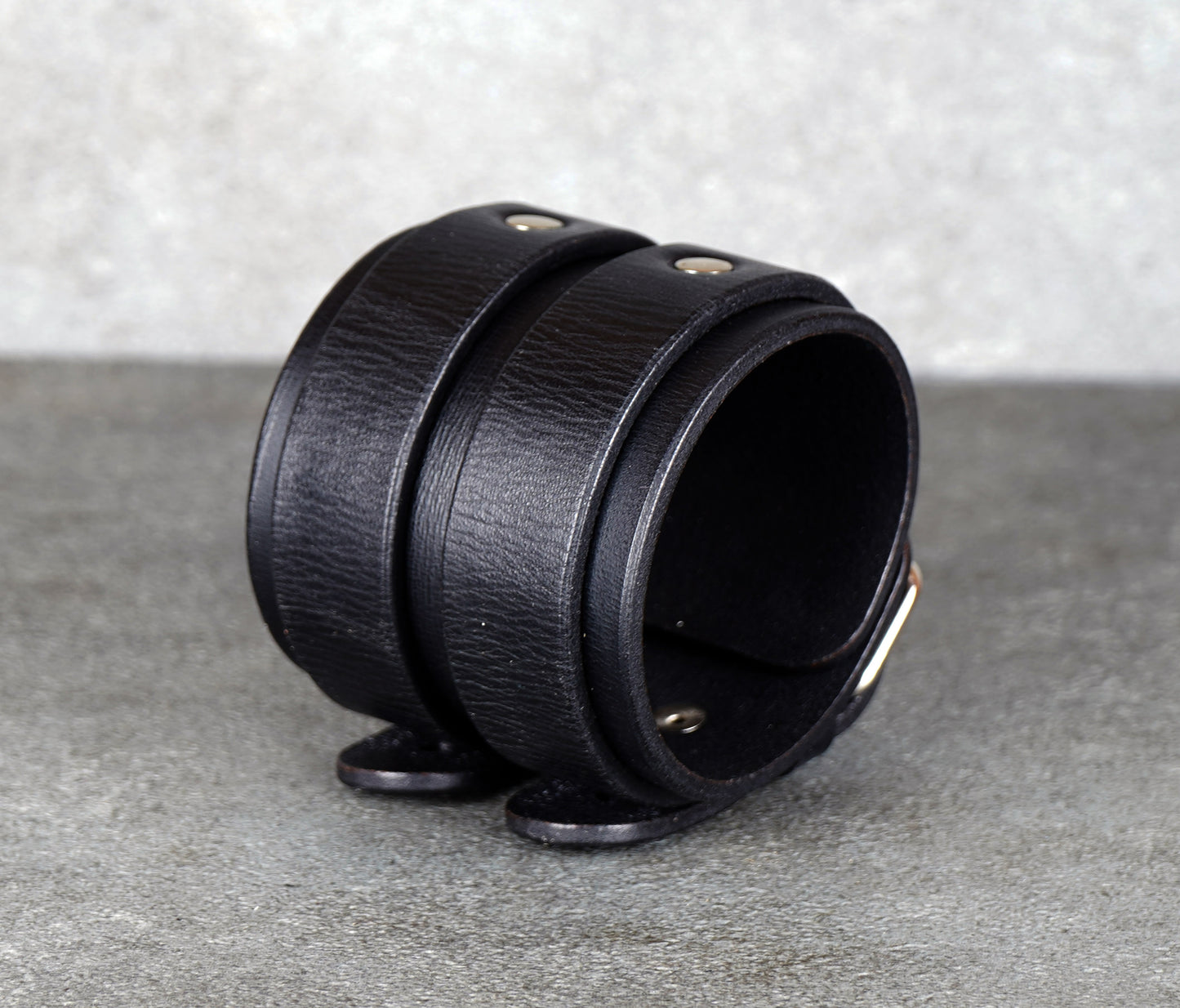Black Leather Bracelet – Handmade Vegetable‑Tanned Wrist Accessory