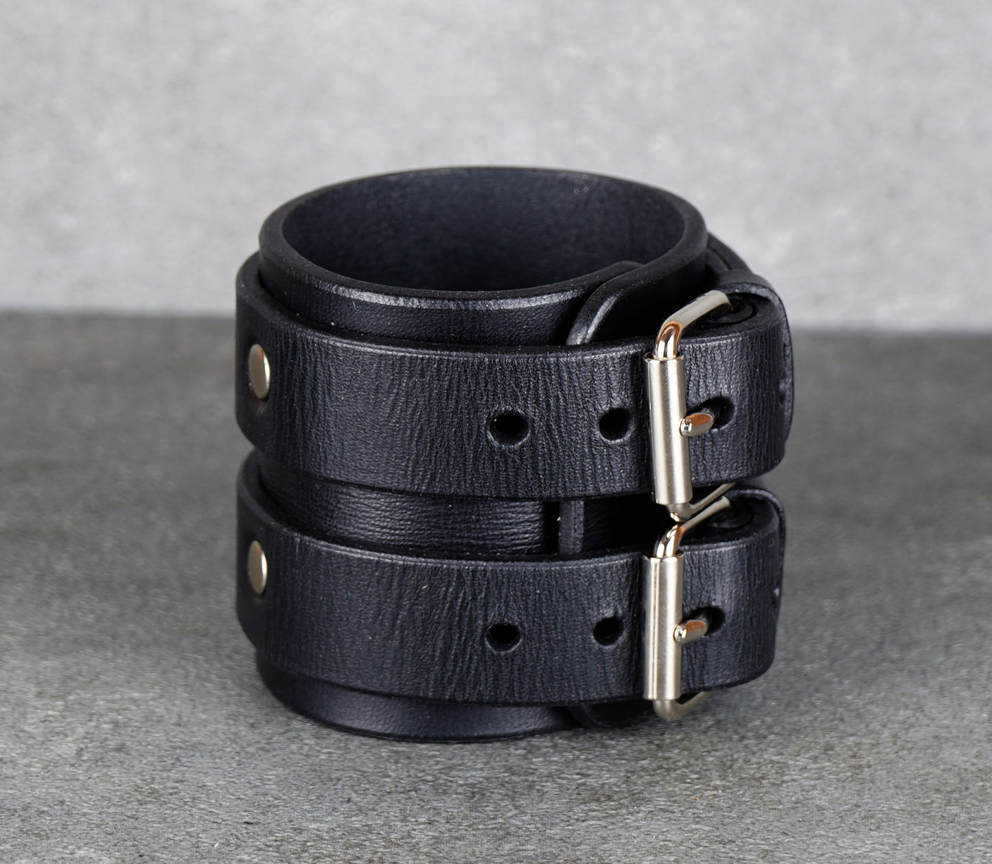 Black Leather Bracelet – Handmade Vegetable‑Tanned Wrist Accessory