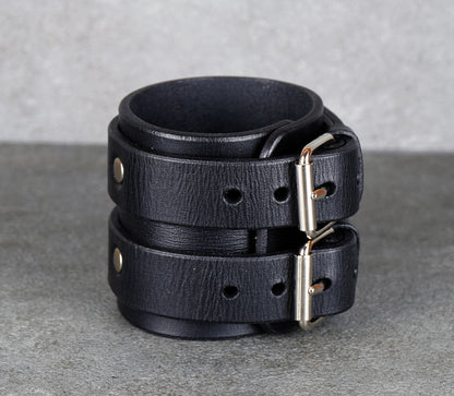 Black Leather Bracelet – Handmade Vegetable‑Tanned Wrist Accessory