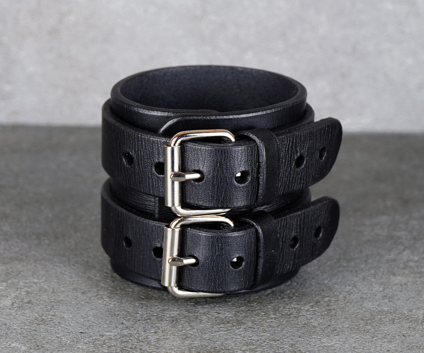 Black Leather Bracelet – Handmade Vegetable‑Tanned Wrist Accessory
