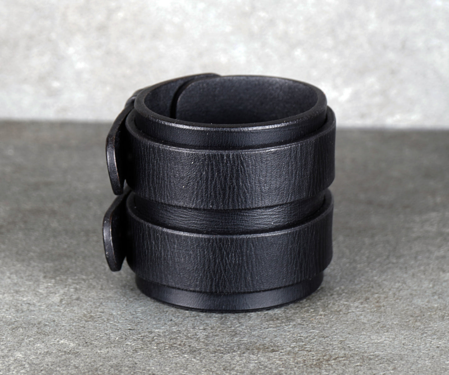 Black Leather Bracelet – Handmade Vegetable‑Tanned Wrist Accessory