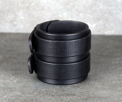 Black Leather Bracelet – Handmade Vegetable‑Tanned Wrist Accessory