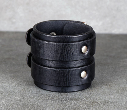 Black Leather Bracelet – Handmade Vegetable‑Tanned Wrist Accessory