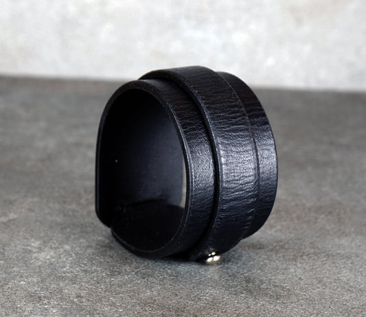 Black Leather Bracelet – Handcrafted Minimalist Veg-Tan Cuff