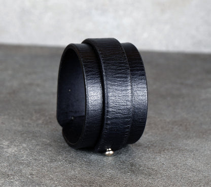 Black Leather Bracelet – Handcrafted Minimalist Veg-Tan Cuff