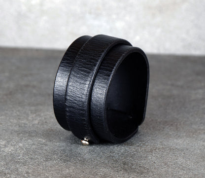 Black Leather Bracelet – Handcrafted Minimalist Veg-Tan Cuff
