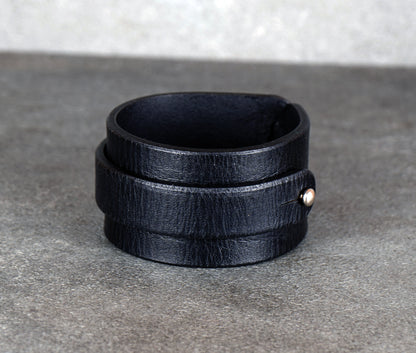 Black Leather Bracelet – Handcrafted Minimalist Veg-Tan Cuff