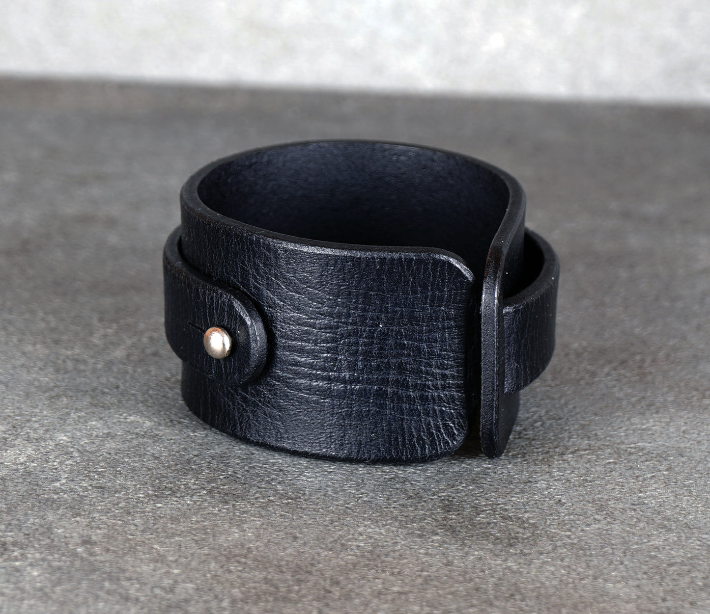 Black Leather Bracelet – Handcrafted Minimalist Veg-Tan Cuff
