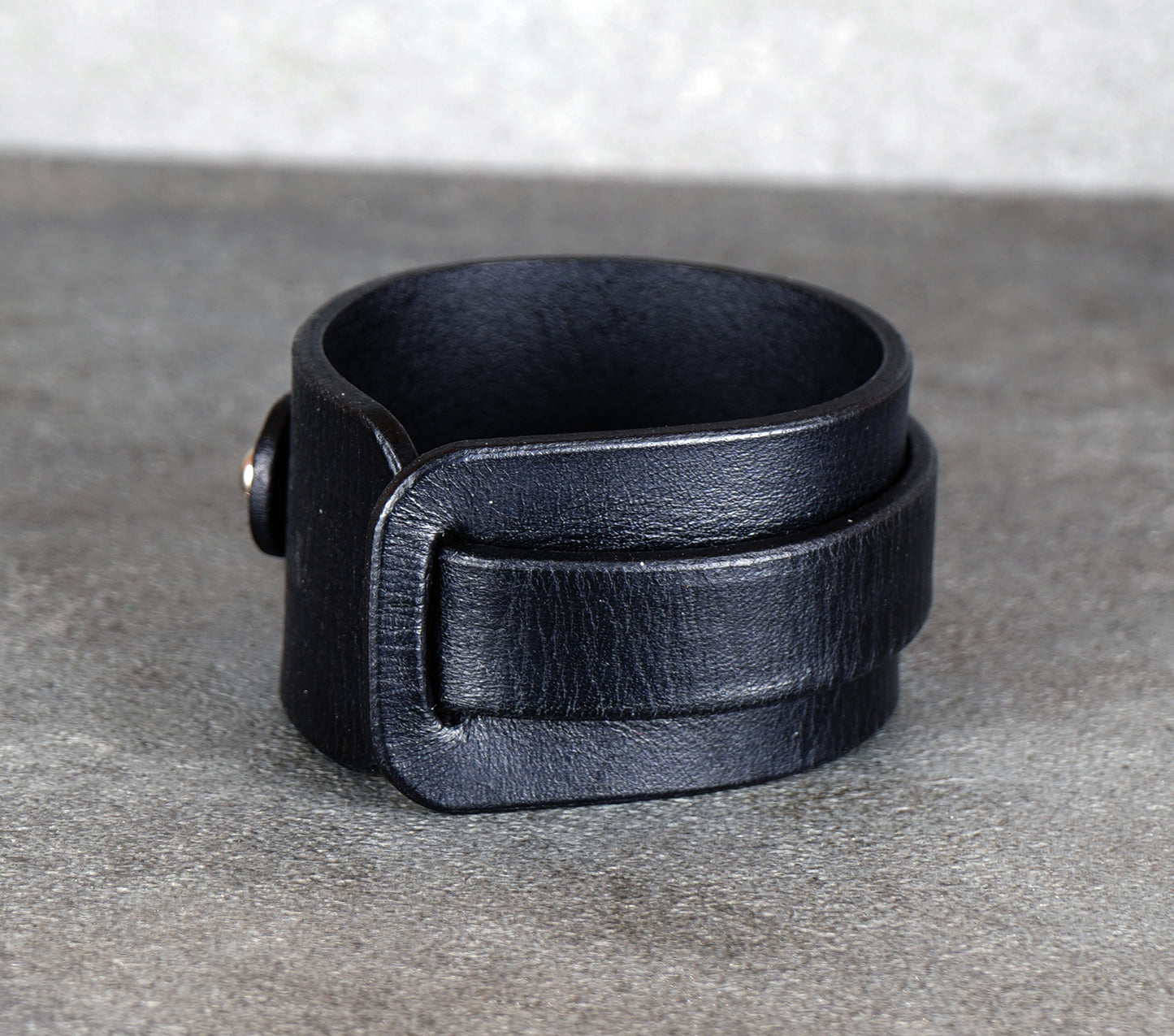 Black Leather Bracelet – Handcrafted Minimalist Veg-Tan Cuff