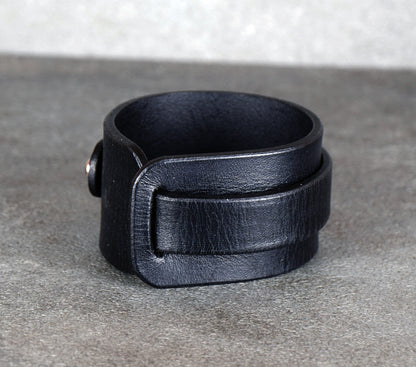 Black Leather Bracelet – Handcrafted Minimalist Veg-Tan Cuff