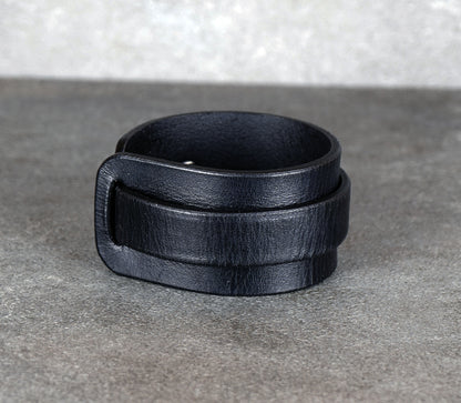 Black Leather Bracelet – Handcrafted Minimalist Veg-Tan Cuff