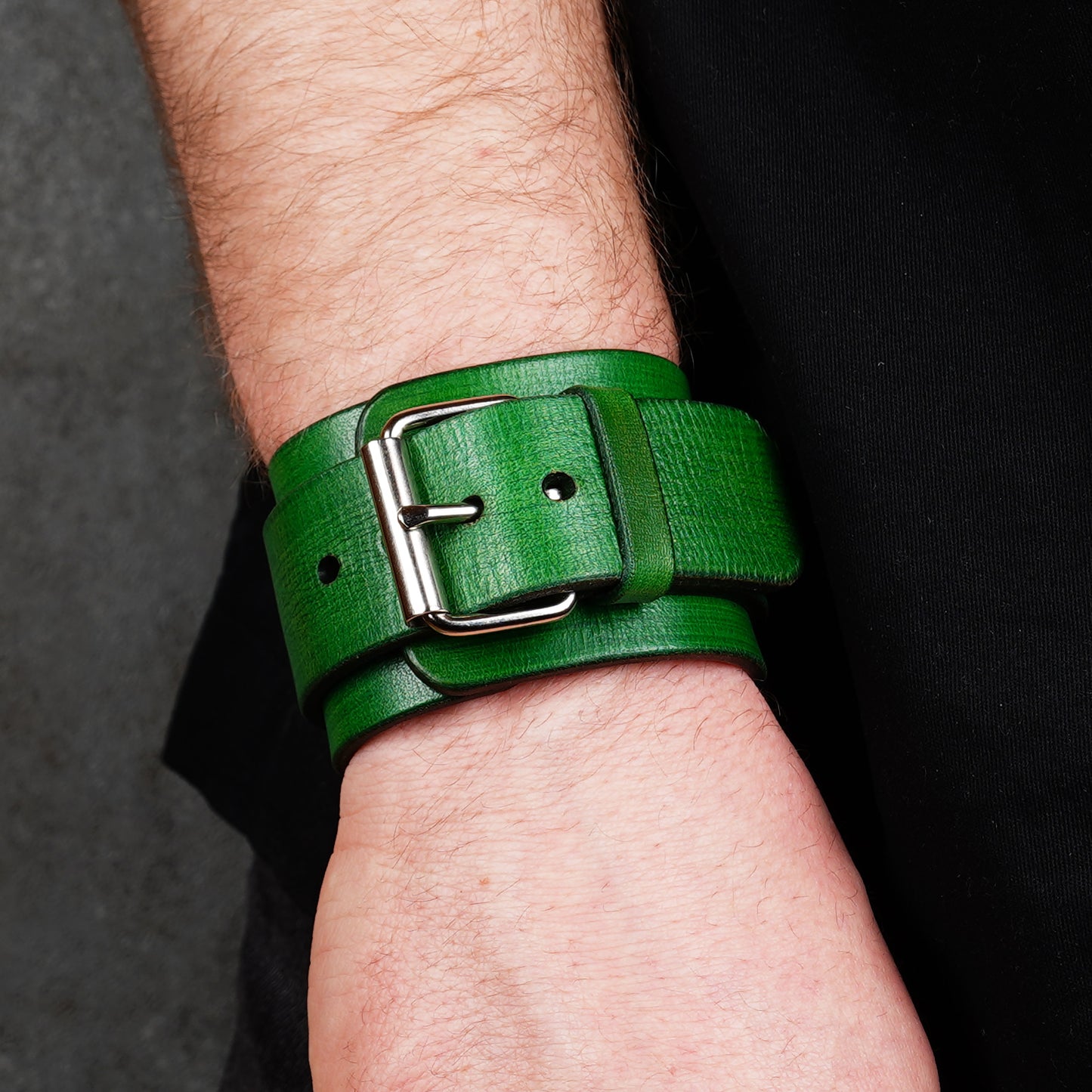 Green leather wrist cuff bracelet with silver buckle, handmade adjustable leather wristband for men, minimalist genuine leather accessory in emerald green